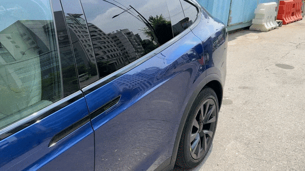 테슬라 모델X 듀얼모터 상시 사륜구동 팔콘 윙 작동 모습/사진=이강준 기자