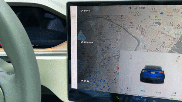 테슬라 모델X 듀얼모터 상시 사륜구동의 기어 변경 모습. 기존 차량들과는 방향이 반대다/사진=이강준 기자