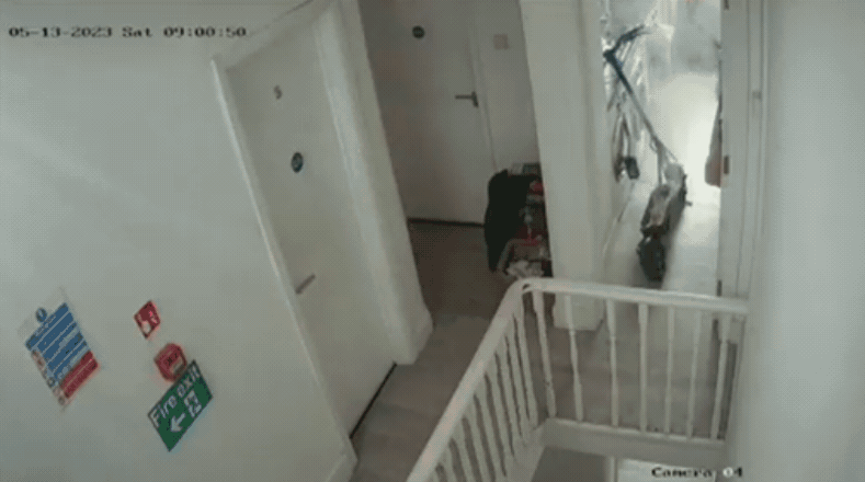 영국 런던의 한 주택에서 전기 스쿠터가 충전 중 폭발했다. /영상=런던 소방서 제공 CCTV 갈무리 