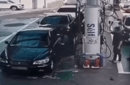  지난 13일 한 온라인 커뮤니티 SNS(소셜네트워크서비스)에는 셀프 주유소에서 발생한 주유건 사고 현장이 담긴 CCTV 영상이 공개됐다. /영상=인스타그램 '보배드림'