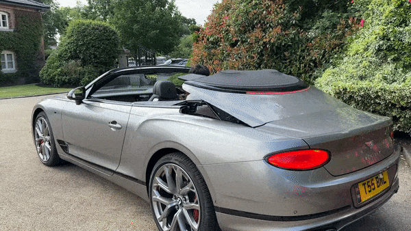 벤틀리 컨티넨탈 GTC S의 지붕을 여닫는 모습/사진=이강준 기자