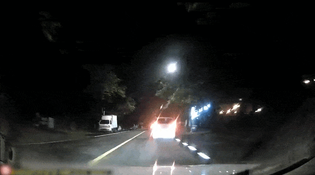 19일 오전 제주시 오등동 도로에서 음주운전을 하던 20대가 순찰차를 피해 달아나고 있다. /영상=제주경찰청