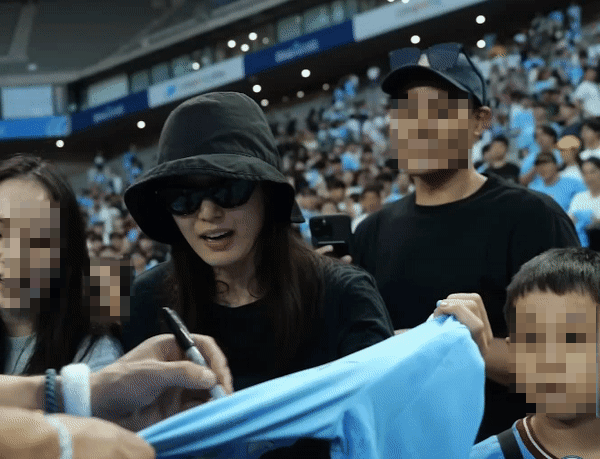  지난 3일 잉글랜드 프리미어리그(EPL) 맨체스터 시티의 공식 유튜브 채널에는 'THANK YOU SEOUL, INSIDE CITY 437'이라는 제목의 영상이 올라왔다. /영상=맨체스터 시티 공식 유튜브 채널