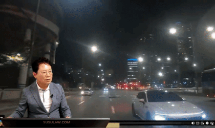 지난 8월 31일 오후 11시쯤 서울 잠실역 인근 왕복 10차로에서 술에 취한 채 드러누운 남성 /영상=유튜브 채널 '한문철TV' 