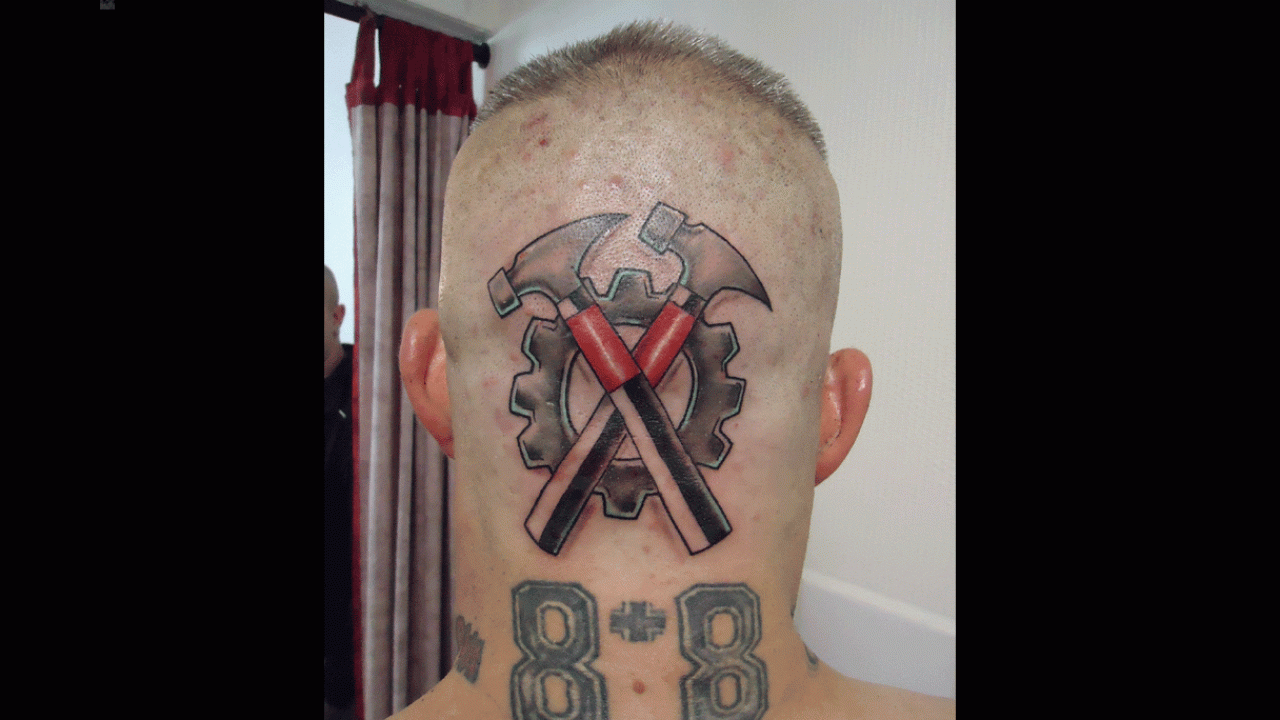 네오나치 단체 '헤머스킨' 엠블럼을 뒤통수에 문신한 조직원/사진=BTN이미지