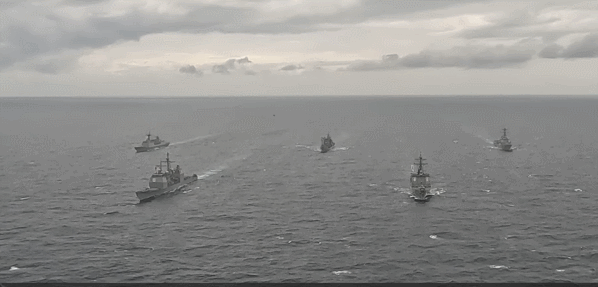 한미 해군이 25일 동해상에서 연합해상훈련을 벌이 있다. /영상 제공=해군