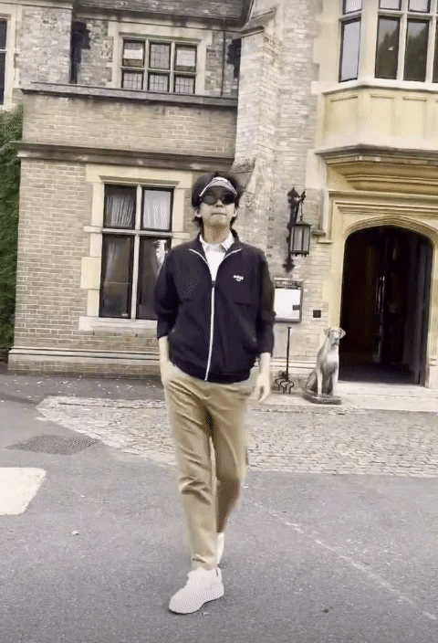 휴대전화를 떨어뜨린 가수 임영웅 /영상=임영웅 인스타그램