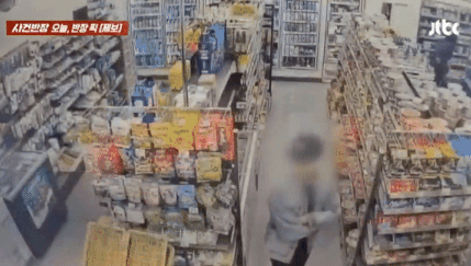 인천의 한 편의점에서 20대 남성이 여성 점주를 무차별 폭행하는 사건이 발생했다. /영상=JTBC '사건반장'