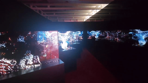 2일 서울 성수동 복합문화공간 '쎈느'에 마련된 LG디스플레이의 디지털 아트 전시회  '아트 웨이브' 현장에 마련된 작품 '쇼 미 유어 메모리스'/영상 = 오진영 기자