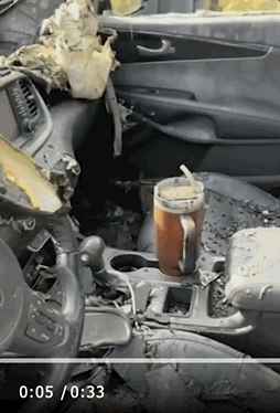 전소된 차량 내에 멀쩡한 모습으로 남아 있는 스탠리사의 텀블러 /영상=abc7