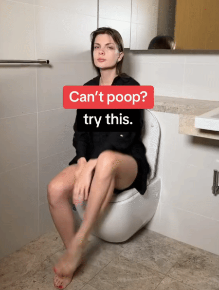 러시아 사도브스카야 박사가 변이 잘 나오는 자세를 틱톡에 공개해 화제가 됐다. /사진=틱톡 캡쳐 