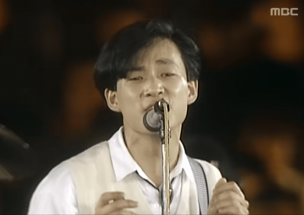 1988년 12월24일 잠실 올림픽공원 체조경기장에서 열린 '제12회 MBC 대학가요제' 16번 무한궤도의 무대. /영상='엠플리 MBC Playlist' 갈무리