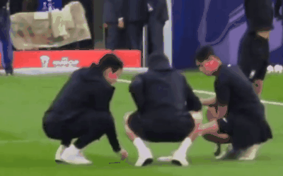 요르단전에 앞서 경기장에서 물병 던지기 놀이를 하는 이강인 설영우 정우영 /영상=X(엑스, 구 트위터)