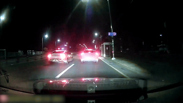 제주 원도심에서 신호를 위반하고 시속 150㎞가 넘는 운전을 한 20대 여성이 추격 끝에 경찰에 붙잡혔다. /영상=뉴시스