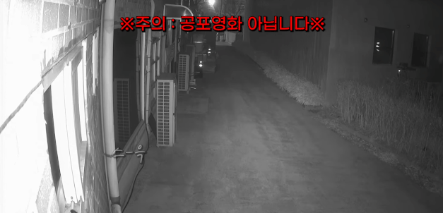 야심한 밤 창문이 열리는 식당을 노려 절도 범행을 저지른 30대 A씨의 모습이 담긴 영상./영상=경찰청 유튜브 