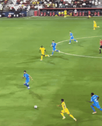 9일(한국 시간) 사우디아라비아 리야드의 킹덤 아레나에서 열린 알 나스르와 알 힐랄의 경기에서 크리스티아누 호날두가 상대팀 선수를 팔꿈치로 가격하는 모습. /영상=X(구 트위터)