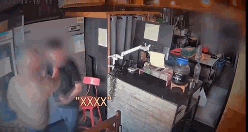 음식점 사장이 음식을 조금 늦게 준비했다는 이유로 배달 기사에게 폭행을 당했다는 사연이 전해졌다. /영상=JTBC '사건반장'