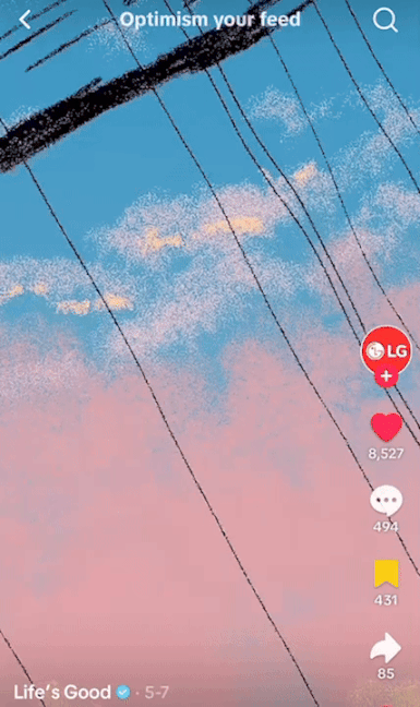 파스텔톤 하늘을 바라보며 드라이브하는 듯한 영상. 주기적으로 나타나는 전신주의 평온한 풍경./사진=LG 플레이리스트 '소셜미디어, 미소로 채우다(Optimism your feed)' 중