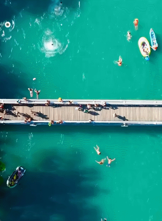 최근 SNS(소셜네트워크서비스)에서 스위스 직장인들이 강물에 뛰어들어 수영을 하거나 튜브를 타고 퇴근하는 영상이 화제를 모았다. /영상 출처=스위스정부관광청 인스타그램(원본 @instasuiza) 