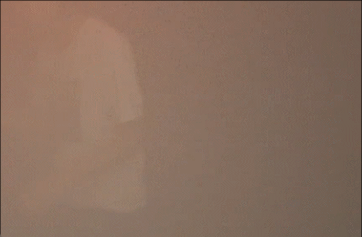 허우적 거리며 앞으로 걸어가는데 단단한 벽이 있었다. 순간 길을 잘못 든 것을 알고 '아차' 싶었다. /영상=김지은 기자