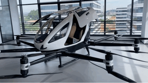 연내 상용화가 이뤄질 이항의 'EH216-S' 외관과 실내 모습./사진=우경희 기자