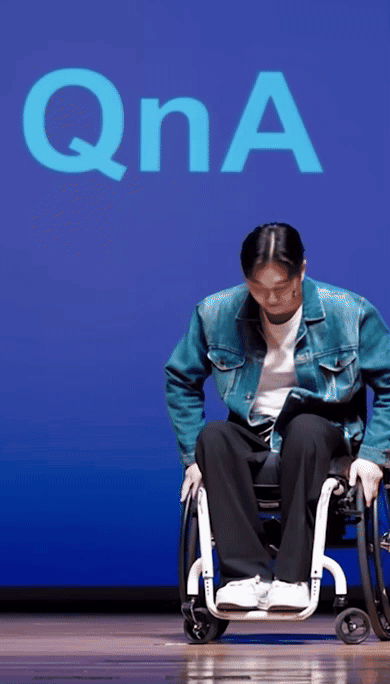 전신 마비 판정을 받은 유튜버 박위가 스스로 자리에서 일어나는 모습을 연출한 AI 기반 영상. /사진=박위 인스타그램 갈무리 