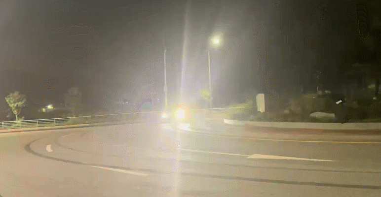 심야시간대 경기 용인 에버랜드 일대에서 난폭운전을 한 20대 남성들이 무더기로 경찰에 붙잡혔다./영상=뉴스1(경기남부경찰청 제공)