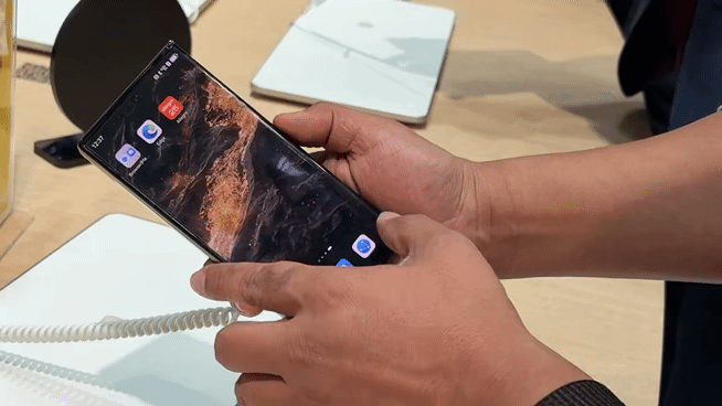 3일(현지시간)부터 나흘간 스페인 바르셀로나에서 진행되는 MWC 25 현장에서 화웨이가 지난해 9월 출시한 세계 최초 3단 폴더블폰 '메이트XT'를 전시했다. / 사진=황국상 기자