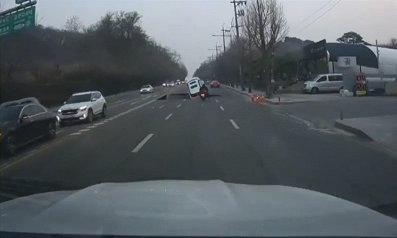 한영외국어고등학교가 긴급하게 휴업을 결정했다. 인근에서 대형 싱크홀이 발생하자 내린 조치다./사진=X(옛 트위터)