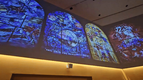 22일 예술의전당 한가람미술관에 마련된 '마르크 샤갈 특별전 : 비욘드 타임' 전시에 마련된 미디어아트를 활용한 몰입형 공간. / 영상 = 오진영 기자