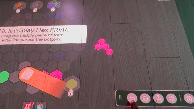 '더 프리미어5'의 터치기능을 사용하는 모습 /사진=김남이 기자