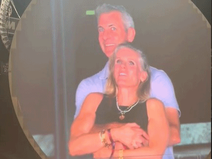 밴드 콜드플레이 콘서트에서 유명 기업인의 불륜이 발각된 장면/영상=엑스(X·옛 트위터)