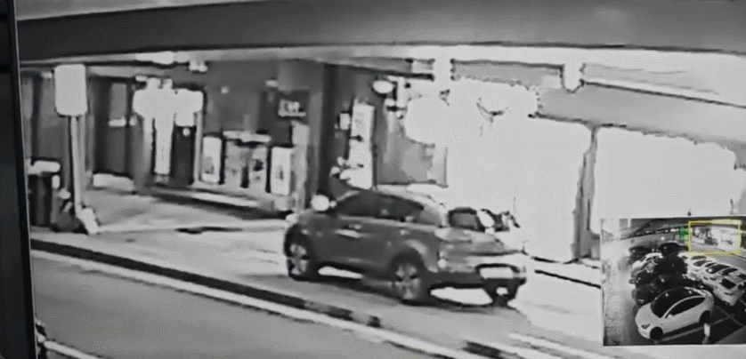 하루 2번 수면마취를 받은 신씨가 병원 퇴원 직후 비틀거리며 주차장으로 향하는 모습. /사진=JTBC 방송화면 갈무리