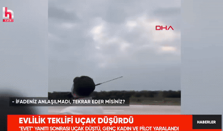 튀르키예 한 활주로에서 경비행기가 프러포즈 이벤트 도중 추락하는 모습. /영상=튀르키예 할크TV 