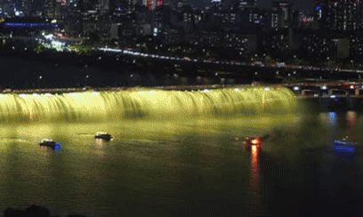 서울 한강 반포대교 인근에서 발생한 선박 폭발사고./사진=온라인 유튜브 채널 '한강 라이브 365' 화면캡쳐