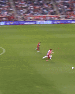 지난 10일(한국시간) 손흥민이 LAFC 이적 3일 만에 치른 데뷔전인 시카고 파이어 FC 원정경기에서 패널티킥을 유도한 모습. 아쉽게 PK로는 이어지지 않았다. /영상=LAFC 인스타그램