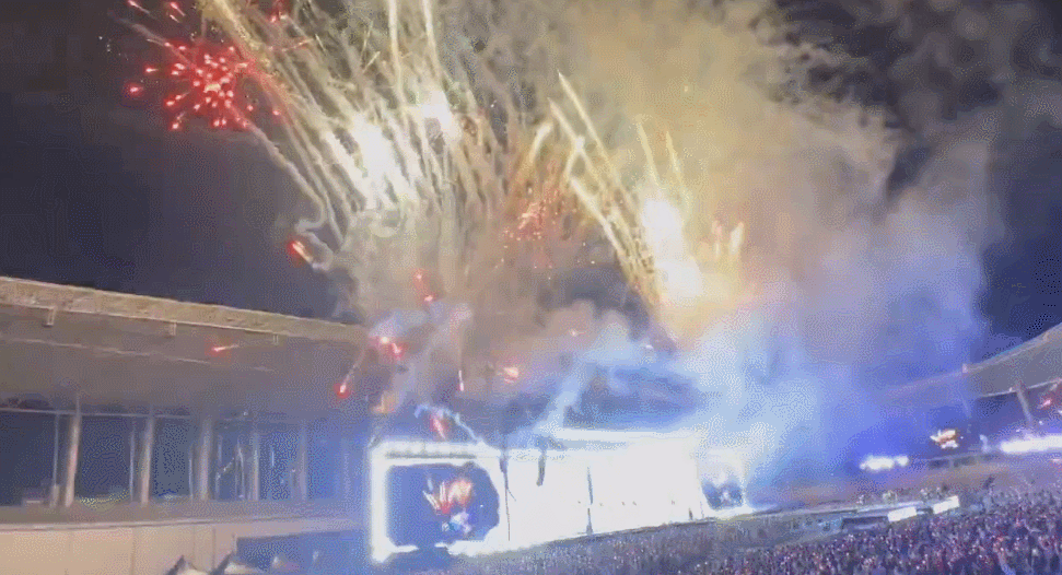 지난 13일 진행된 세븐틴 월드투어 콘서트에서 폭죽이 관객석으로 날아오는 모습. /영상=X 갈무리