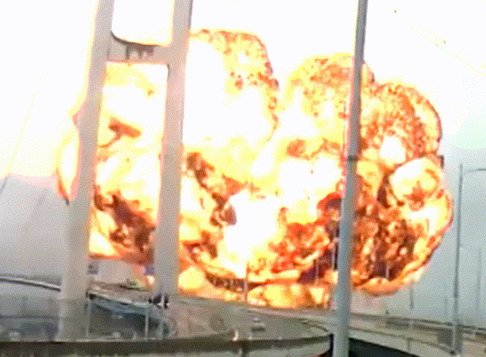 2019년 9월 28일 오전 10시 50분쯤 울산시 염포부두에서 갑자기 200m나 되는 불기둥이 치솟았다./사진=YTN 보도화면 갈무리