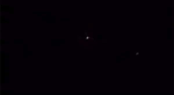 24일(현지시간) 덴마크 북부 올보르 공항에서 목격된 정체불명의 드론 /영상=X