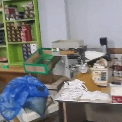 경찰은 같은 달 23일 오후 3시쯤 서울 강서구에 소재한 해당 담뱃가게를 급습해 △담배제조기 등 담배 제조시설을 갖춘 창고 △담뱃잎 약 16㎏ △필터 △완성된 담배 약 200보루 등 500만원 상당의 불법 담배를 확인했다. /사진제공=서울경찰청