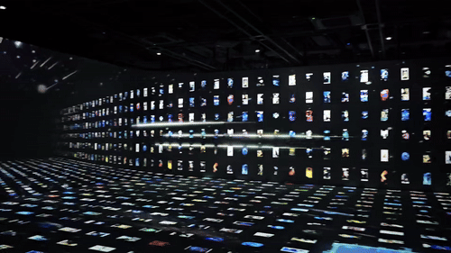 22일 서울 송파구 롯데월드 '이머시브 플랫폼 딥'에 마련된 '전지적 독자 시점 : 구원의 마왕 전(展)' 현장 모습. / 영상 = 오진영 기자