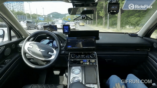 운전석에 아무도 없이 운행 중인 라이드플럭스의 자율주행차 /영상=라이드플럭스 제공