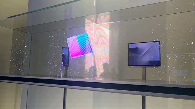 28일 경북 경주시 경주엑스포대공원에 마련된 삼성전자 'K-테크 쇼케이스' 부스에서 공개된 '갤럭시Z 트라이폴드'./영상=최지은 기자