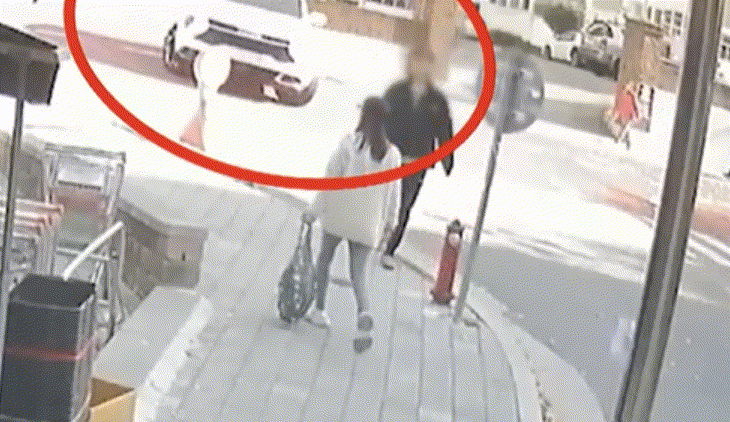 부산에서 유턴하던 차량이 길 가던 모녀를 들이받아 7살 딸이 숨지고 30대 엄마가 크게 다쳤다./사진=MBC 보도화면 갈무리