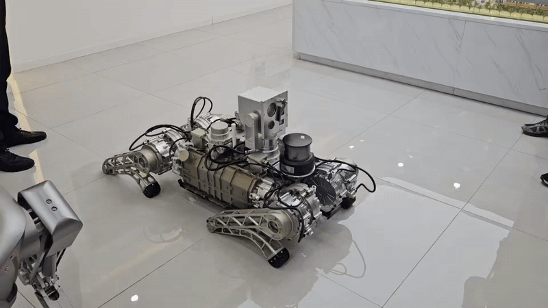 치텅 본사에서 작동 시연중인 4족보행 로봇/사진=안정준 특파원