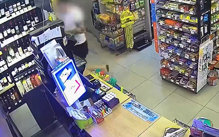 택시를 빼앗아 운전한 후 사고가 나자 편의점으로 도망친 남성이 검찰에 넘겨졌다./사진=대전경찰청 제공