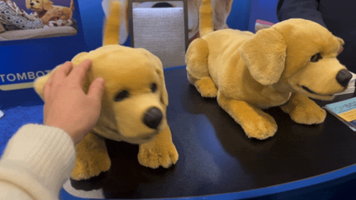 미국 스타트업 '톰봇'(Tombot)이 이번 CES 2026에서 출시한 '컴패니언(반려) AI' 로봇/사진=남미래 기자