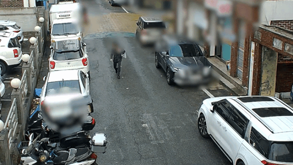 폐쇄회로(CC)TV에 포착된 A씨 모습. /영상=뉴스1(경기 남부경찰청 제공)