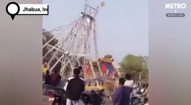 인도 한 지역 축제 현장에서 운행 중이던 관람차가 갑자기 무너지는 사고가 발생해 14명이 다쳤다. /사진=뉴시스(SNS 캡처)