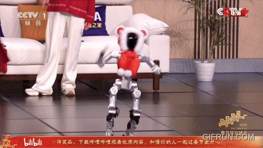 16일(현지시간) 중국 관영 CCTV에서 방영된 음력 설 특집 프로그램 '춘완'에서 로봇들이 공연 중인 모습./사진=CCTV 유튜브 채널 갈무리